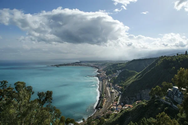 Панорамный пейзаж Средиземного моря с видом с воздуха — стоковое фото