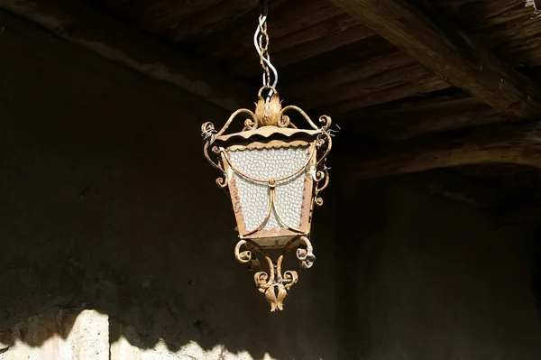 Lámpara oxidada antigua — Foto de Stock