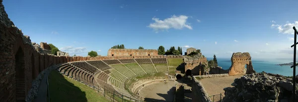 意大利南部陶尔米纳古剧场的 — 图库照片