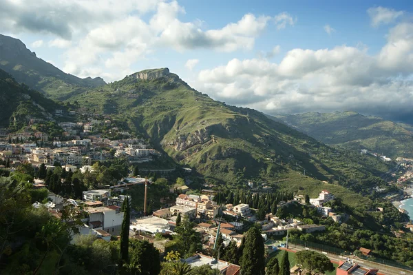 Paisaje de un valle montañoso con vista aérea. Sicilia — Foto de Stock