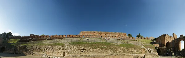 Древний театр Таормины, Южная Италия — стоковое фото