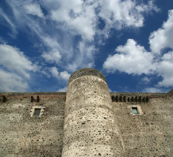 Castello Ursino - замок в Катании, Сицилия, Южная Италия — стоковое фото