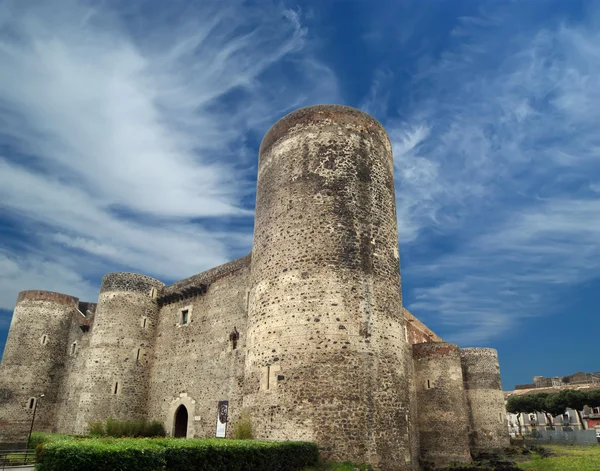 Castello ursino är ett slott i catania, Sicilien, södra Italien — Stockfoto