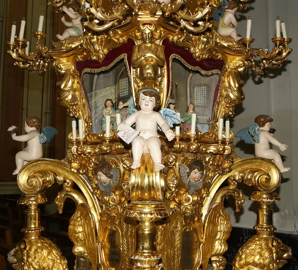 Wnętrze kościoła katolickiego z miasta catania — Zdjęcie stockowe