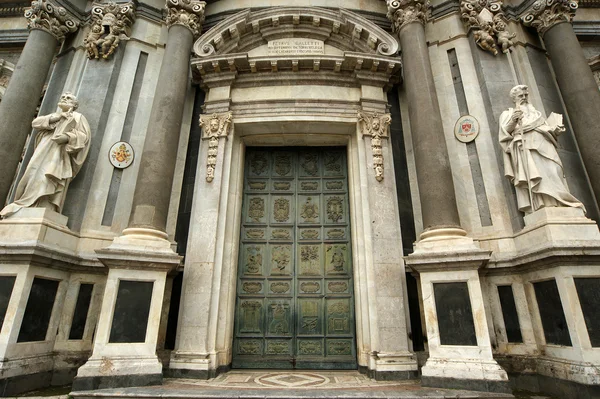 Katolsk kirke i Catania. Sicilia, Sør-Italia – stockfoto