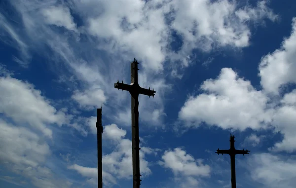 Cross Silhouette contra o céu dramático — Fotografia de Stock