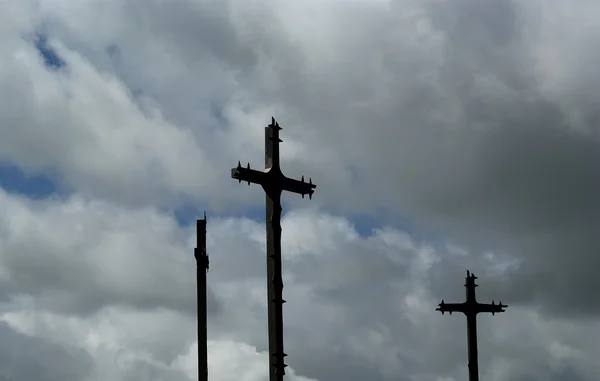 Krzyż sylwetka dramatyczne niebo — Zdjęcie stockowe