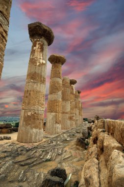 bir antik Yunan tapınağı, Herakles, agrigento, Sicilya kalır