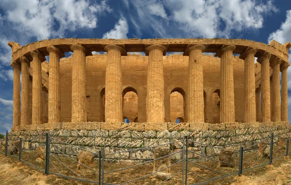 Панорама древнегреческий храм Конкордия, Агридженто, Сицилия — стоковое фото