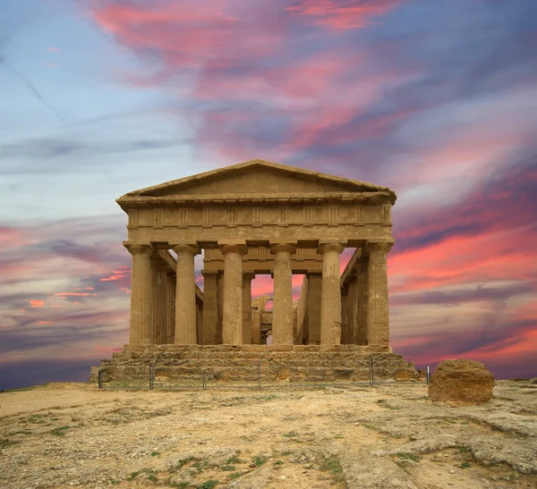 コンコルディアは、アグリジェント、シチリア島の古代ギリシャの神殿 — ストック写真