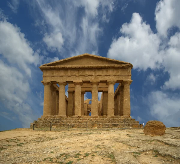 コンコルディアは、アグリジェント、シチリア島の古代ギリシャの神殿 — ストック写真