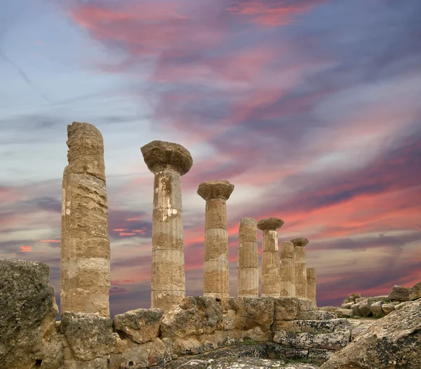 Remains of an ancient Greek temple of Heracles, Agrigento, Sicily — Stock Photo, Image