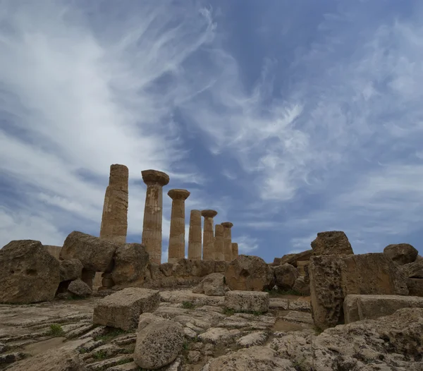 Restos de un antiguo templo griego de Heracles, Agrigento, Sicilia — Foto de Stock