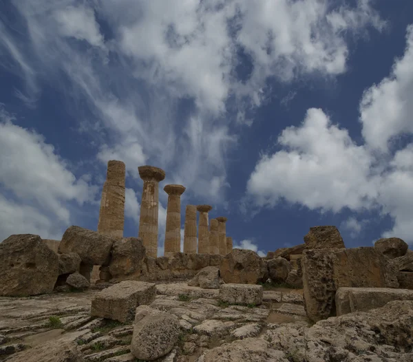 Bir antik Yunan tapınağı, Herakles, agrigento, Sicilya kalır — Stok fotoğraf