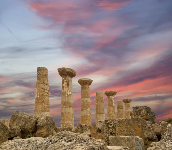 古希腊神庙的赫拉克勒斯的阿格里琴托，西西里岛仍是 — 图库照片