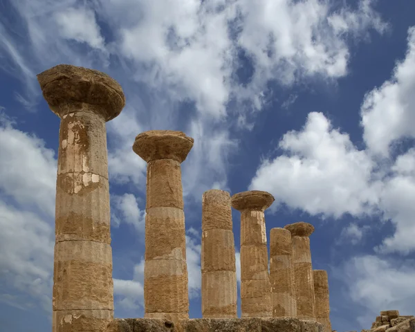 Pozostałości starożytnej greckiej świątyni z Herakles, agrigento, Sycylia — Zdjęcie stockowe