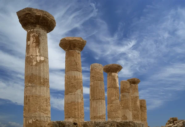 Restos de un antiguo templo griego de Heracles, Agrigento, Sicilia —  Fotos de Stock