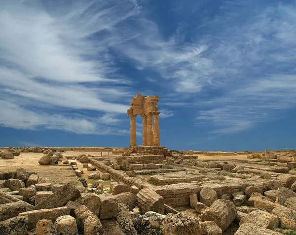 Antik Yunan tapınağı dioscuri, agrigento, Sicilya — Stok fotoğraf