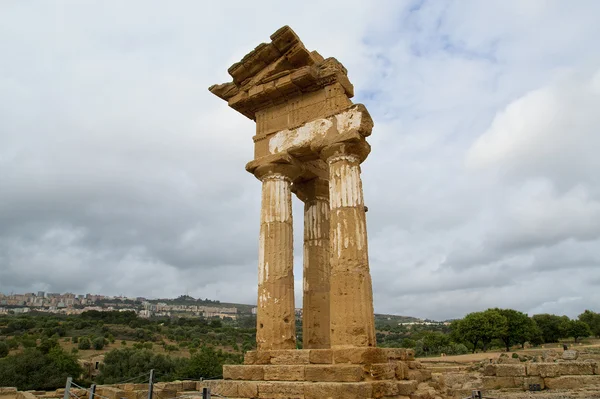 Świątynia grecka dioscuri, agrigento, Sycylia — Zdjęcie stockowe