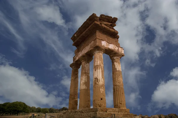 Древнегреческий храм Диоскури, Агридженто, Сицилия — стоковое фото