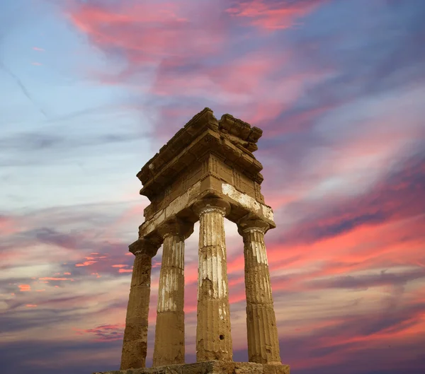 Antike griechische Tempel der Dioskuren, Agrigent, Sizilien — Stockfoto