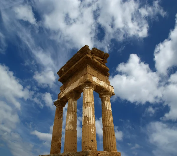 Antike griechische Tempel der Dioskuren, Agrigent, Sizilien — Stockfoto