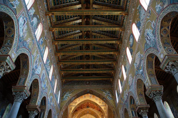 Cathédrale-Basilique intérieure de Monreale, Sicile — Photo