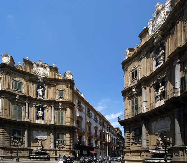 На улицах Палермо, Сицилия — стоковое фото
