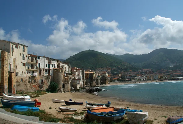 A Cefalú vízparti kilátás. Szicília, Olaszország. — Stock Fotó