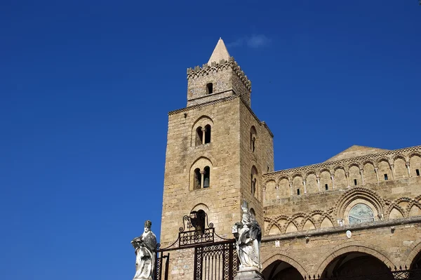 Die kathedrale-basilika von cefalu, sizilien, süditalien — Stockfoto