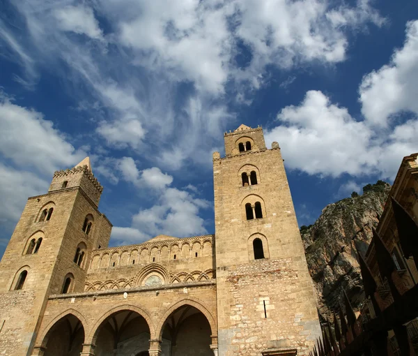 Katedrála bazilika cefalu, Sicílie, jižní Itálie — Stock fotografie