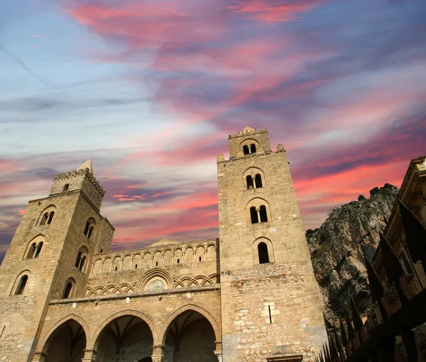Catedral-Basílica de Cefalú, Sicilia, sur de Italia —  Fotos de Stock