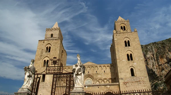 Cefalu, 시 실리, 남쪽 이탈리아의 대성당 대성당 — 스톡 사진