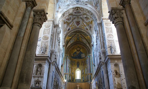 基督 pantokrator。大教堂大教堂的切法卢，西西里 — 图库照片
