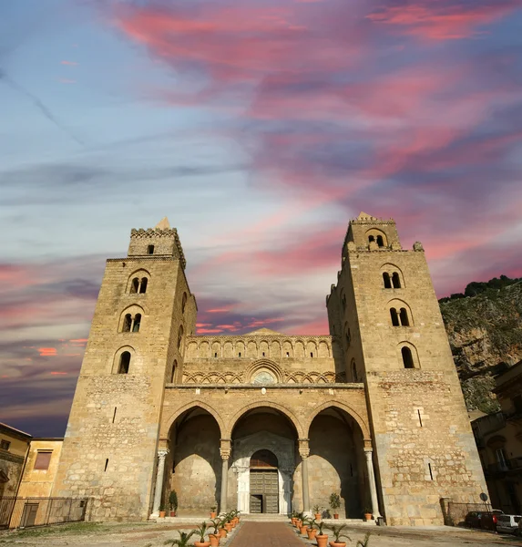 Собор-базиліка Cefalu, Сицилія, Італії — стокове фото