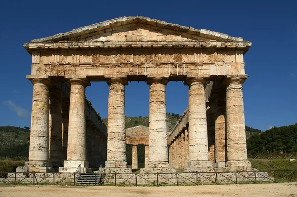 Klasické řecké (dórský) chrám v Segestě na Sicílii. — Stock fotografie
