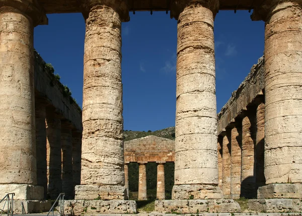 塞杰斯塔在西西里岛经典希腊 (陶立克式) 寺 — 图库照片