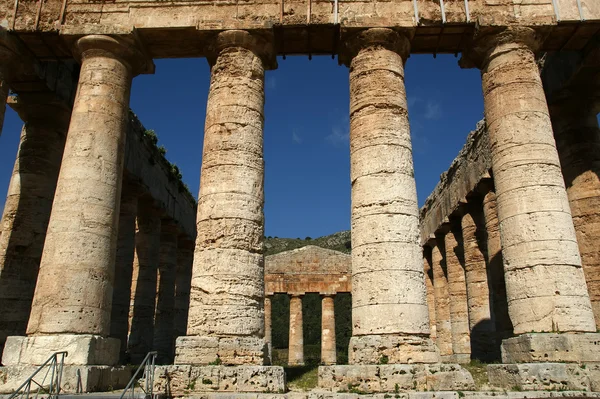 Klasické řecké (dórský) chrám v Segestě na Sicílii. — Stock fotografie