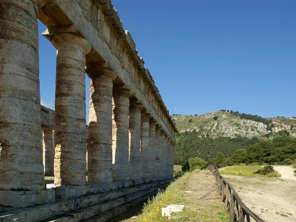 Klasyczne greckie (dorycki) świątyni Segesta na Sycylii — Zdjęcie stockowe