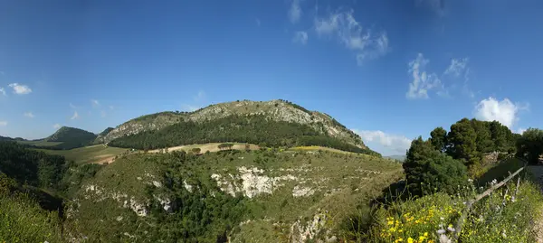 Valle de la montaña - paisaje, isla Sicilia, Italia —  Fotos de Stock
