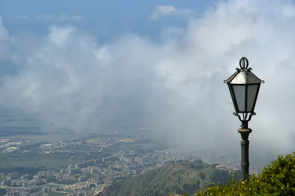 Landschaft eines Gebirgstals mit Luftaufnahme. Sizilien — Stockfoto