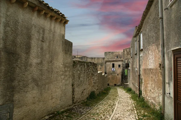 Oude straten in oude Italiaanse stijl. Erice, Sicilië, Italië — Stockfoto
