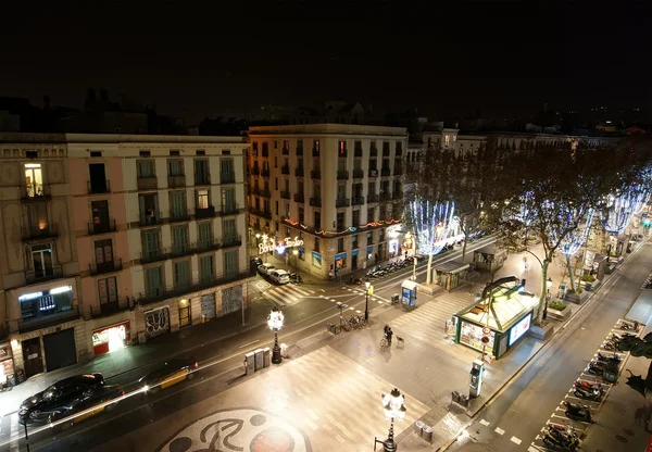 Ночной вид на La Rambla. Каталония, Испания — стоковое фото