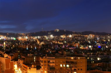 Montjuic Barcelona, İspanya üzerinde gece görüş.