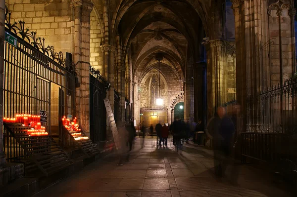 Wewnątrz katedry w Barcelonie, Hiszpania — Zdjęcie stockowe