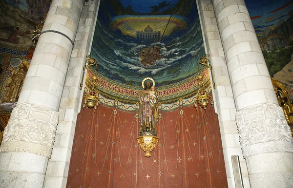 L'interno della chiesa Tibidabo, Barcellona, Spagna — Foto Stock