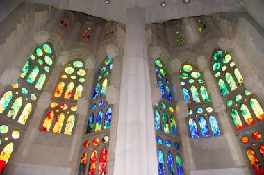 sagrada Familia girişinde vitray pencere