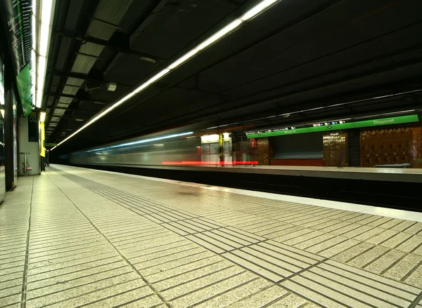 Metro en Barcelona. Foto en movimiento — Foto de Stock