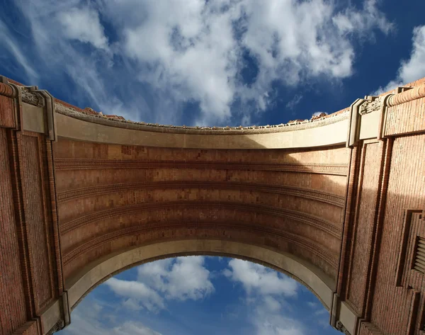 Триумфальная арка, Барселона, Испания — стоковое фото
