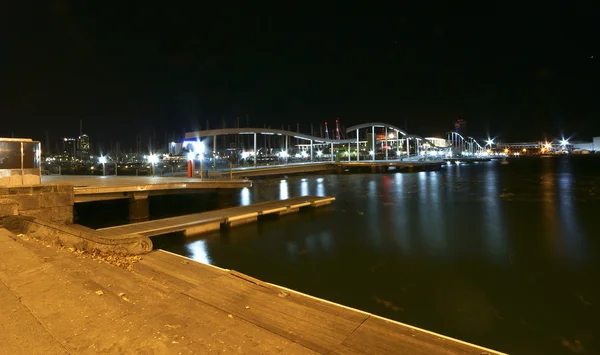 Puerto de Barcelona cerca de Las Ramblas por la noche . — Foto de Stock